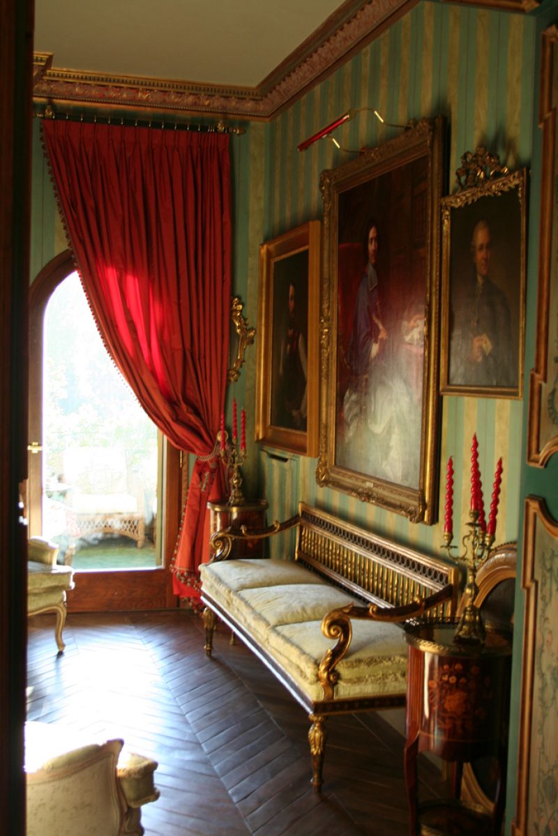 RESTAURI 